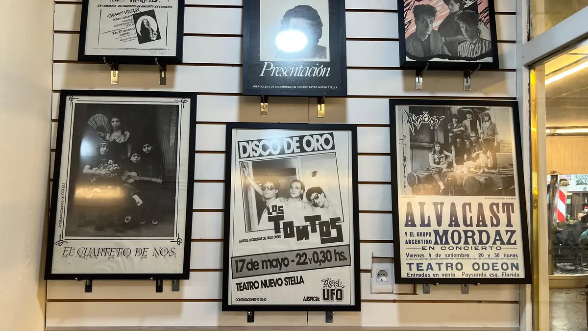 Afiches enmarcados de rock uruguayo